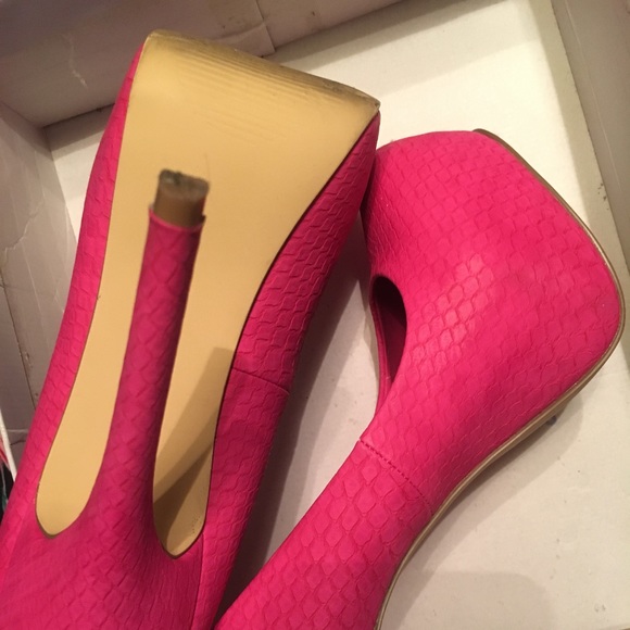 Steve Madden Fuchsia Nala pump - Picture 4 of 5